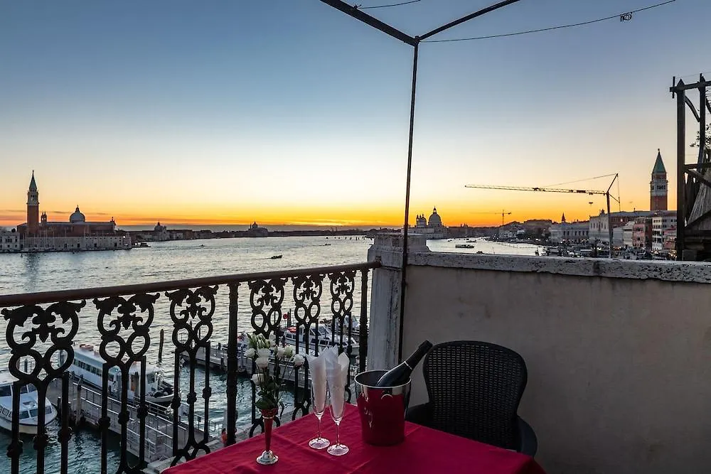 A Tribute To Music Residenza Hotel Veneza