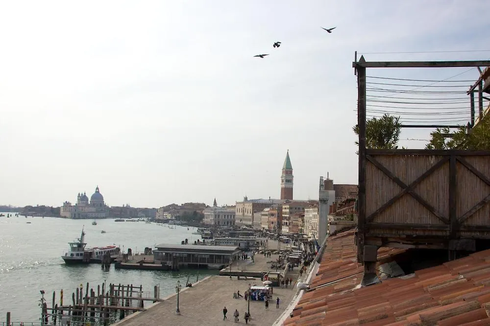 A Tribute To Music Residenza Hotel Venice 3*,