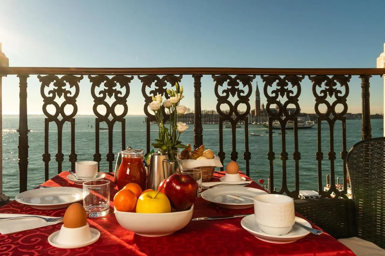 A Tribute To Music Residenza Hotel Venice Guest house