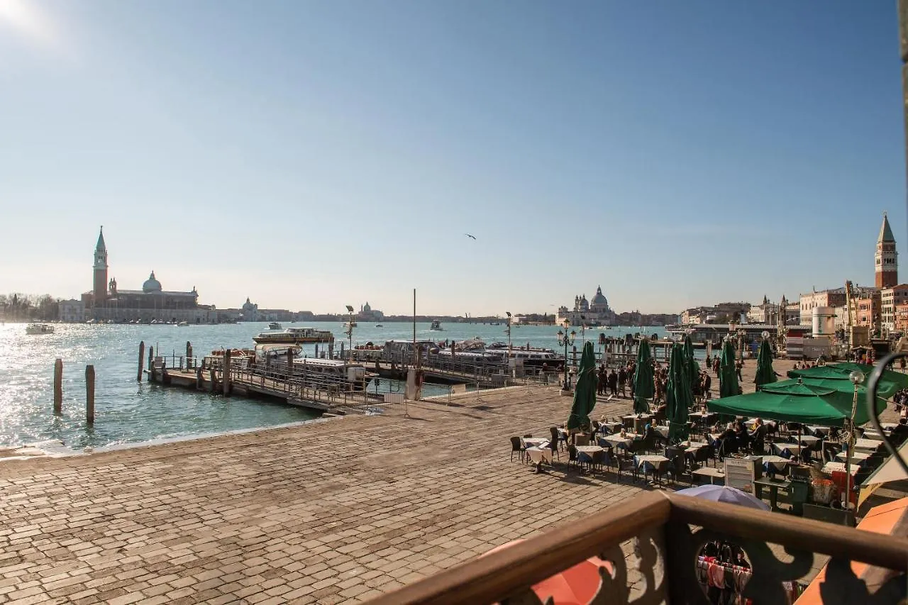 Hotel A Tribute To Music Residenza Venezia Affittacamere